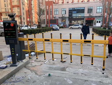 陕西省杨凌县，法禧家园，车牌识别系统一进一出安装示意图